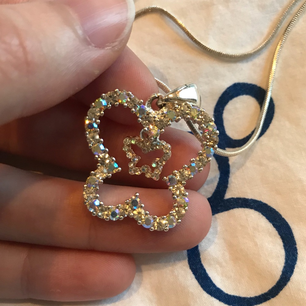 NWOT butterfly pendant with chain